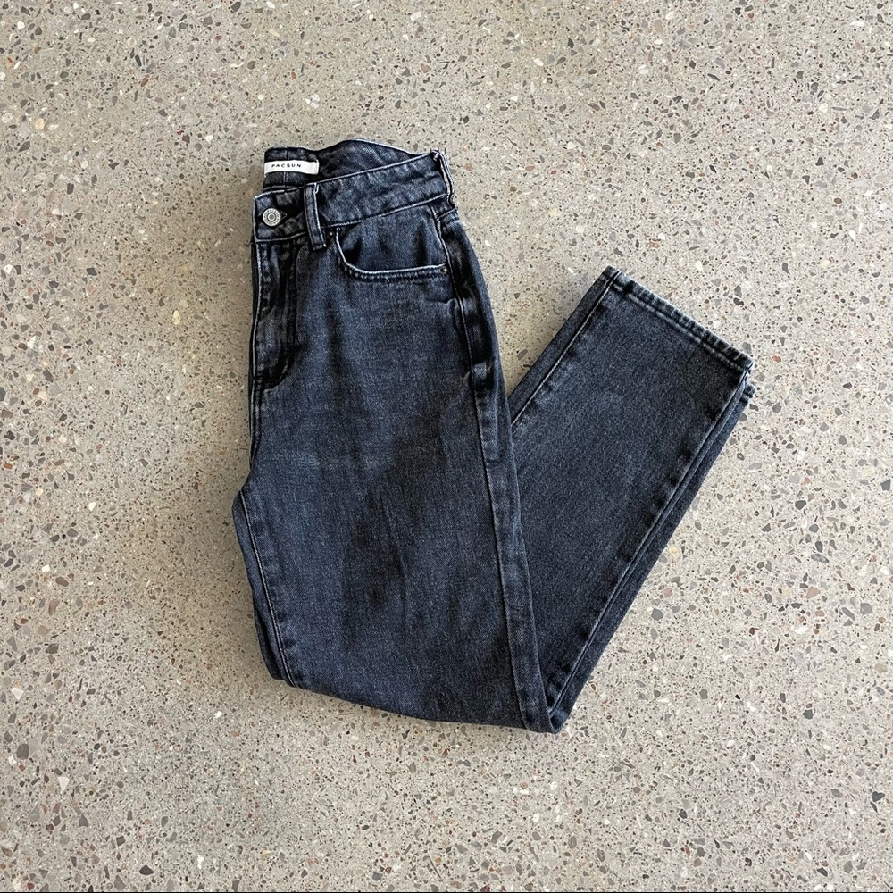Pacsun Women’s Dark Grey Wash Straight Leg Jeans 24